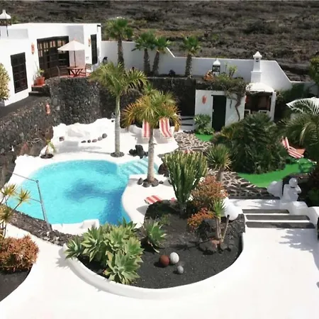 ヴィラ Sleeps 6 Pool Wifi *